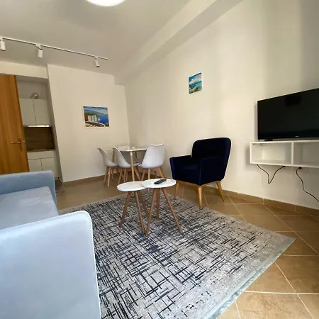 Joni's 10 Golem (Tirana)