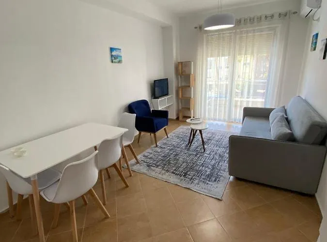 Joni's 10 * Golem (Tirana)